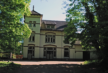 900098 Gezicht op het voormalige stationsgebouw Soestduinen (De Beaufortlaan 1) te Soest.